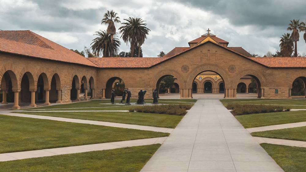 মেধা দেখে তাঁর পড়াশোনার ১০০ শতাংশ খরচ বহন করতে রাজি হয়েছে স্ট্যানফোর্ড।