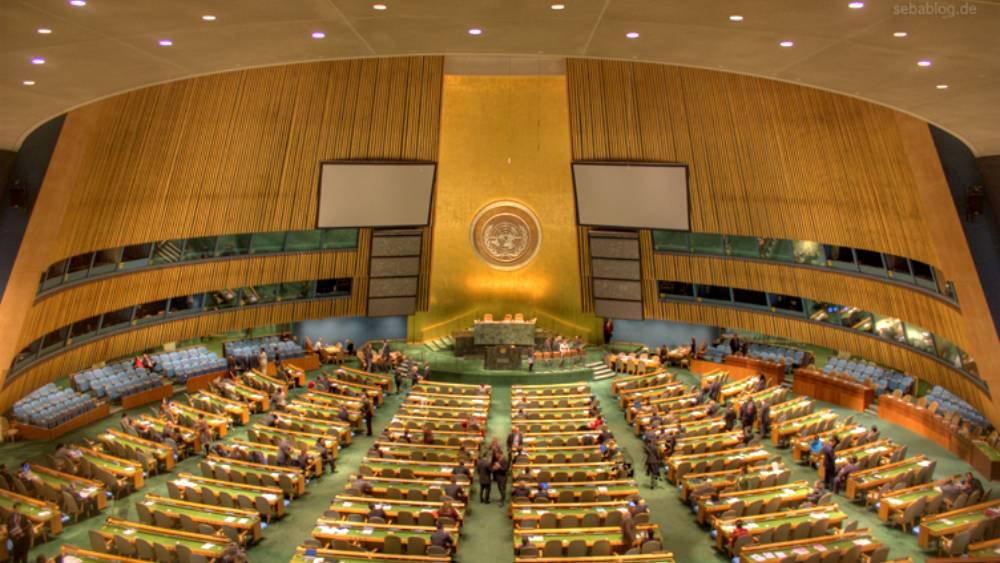 ছোট থেকেই প্রশাসনিক বিভিন্ন নীতি নিয়ে নিজস্ব মতামত ছিল তাঁর। সেই মতামত বা ভাবনা প্রশংসা পেয়েছে শিক্ষকদের কাছেও। তার পর থেকে রাষ্ট্রবিজ্ঞান ও সরকারি নীতি নিয়ে আগ্রহ ক্রমশই বেড়েছে মনুর।