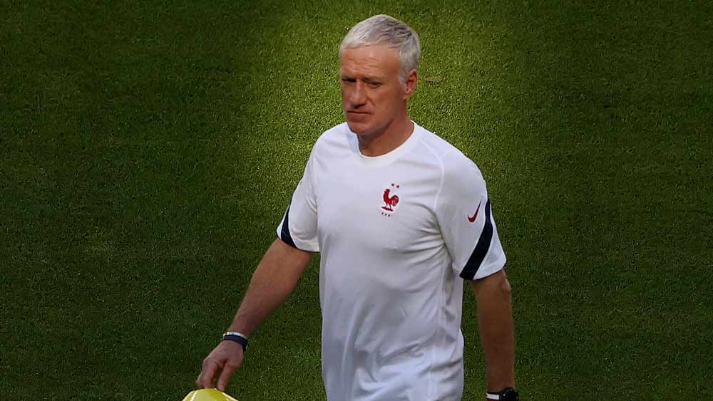 চাণক্য: জার্মানি দ্বৈরথের মহড়ায় ব্যস্ত ফ্রান্সের কোচ দেশঁ। 