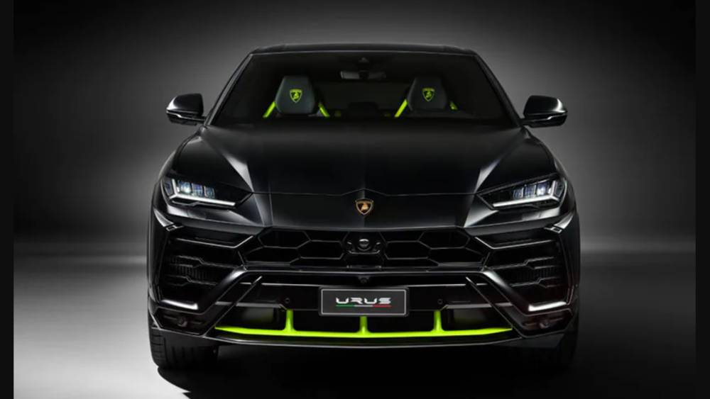 কিছুদিন আগেই কিম নিজেকে একটি ‘সুপারকার’ উপহার দিয়েছেন। ইতালির সংস্থা ল্যাম্বরঘিনির তৈরি ওই সুপার স্পোর্টস ইউটিলিটি ভেহিক্‌ল বা এসইউভি-র নাম ‘উরুস’। 