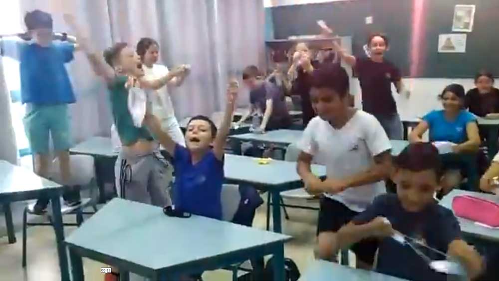 Pupils of Israel cheered on joy when teacher tells them mask are not required dgtl 