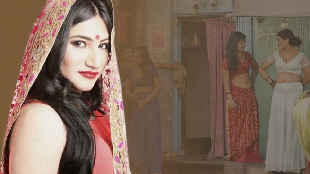 অথচ মাহিকা নিজে বরাবর যৌনকর্মীদের জন্য বহু কাজ করেছেন। তাঁদের নিয়ে সমাজে যে সব প্রচলিত ধ্যানধারণা রয়েছে, তা বদলানোর চেষ্টাও করেছেন।