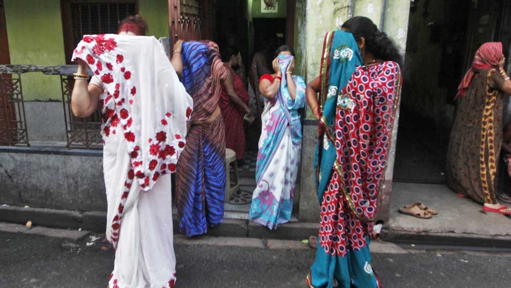 মাহিকা মনে করেন, দেহ ব্যবসা কোনও পেশা হওয়া উচিত নয়। এই পেশার মানুষদের অনেক মানসিক যন্ত্রণার মধ্যে দিয়ে যেতে হয়। যা কোনও পেশাতেই কাম্য নয়। কোনও পেশাকে তাচ্ছিল্যের দৃষ্টিভঙ্গীতেও দেখাও উচিত নয়।
