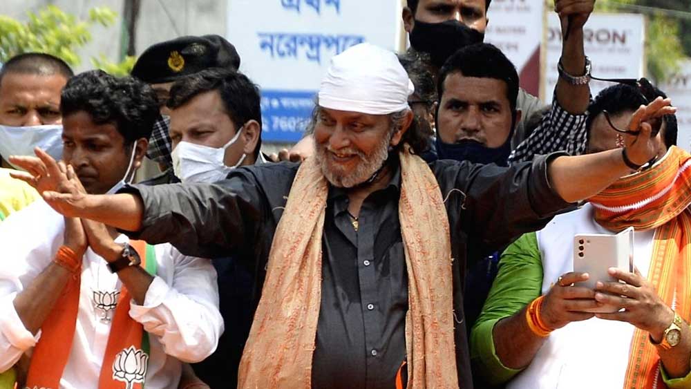 তবে মিঠুনের সংলাপ এর বেশি সাহায্য করতে পারেনি। বরং ভোটে বিজেপির ভরাডুবির পর এই সংলাপের জন্যই অভিযোগ দায়ের হয় মিঠুনের বিরুদ্ধে।