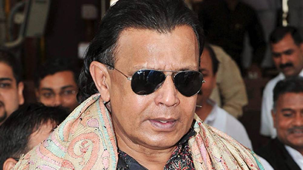 বুধবার, ১৬ জুন ছিল মিঠুনের জন্মদিন। সেদিনও পুলিশের জেরার মুখে পড়তে হয় মিঠুনকে। মানিকতলা থানার আধিকারিকরা তাঁর কাছে জানতে চান, তিনি কি টাকার বিনিময়ে বিজেপির হয়ে প্রচার করেছিলেন? যে সংলাপগুলি মিঠুন বিজেপির হয়ে ভোটের প্রচার সভায় বলেছিলেন, তার পিছনে কারও নির্দেশ ছিল কি না, তা-ও জানতে চেয়েছে পুলিশ।