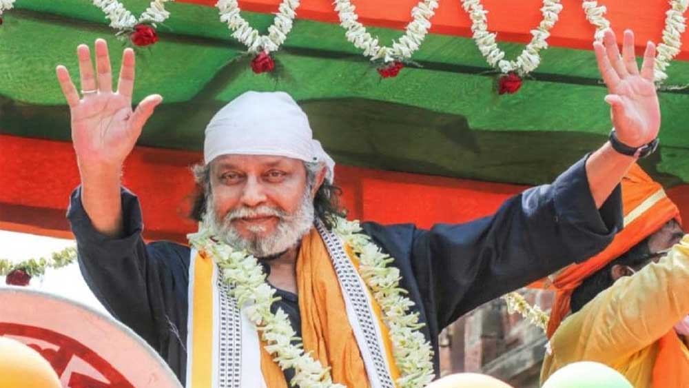 মিঠুন অবশ্য জানিয়েছেন, তিনি টাকা নেননি। বিজেপির আদর্শে উদ্বুদ্ধ হয়েই প্রচার করেছেন। ফিল্মের সংলাপ বলেছেন, কারণ ভেবেছিলেন, সেগুলো দর্শকদের শুনতে ভাল লাগবে।