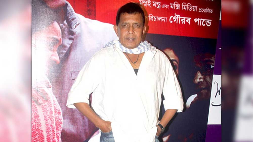 'জাত গোখরো' ব্রিগেডের সমাবেশের জন্যই তৈরি। তবে, সাপ আর ছোবল নিয়ে সিনেমার সংলাপও ছিল মহাগুরুর— ‘‘সাপের ছোবল আর চিতার খাবল যেখানেই পড়বে, আড়াই কেজি মাংস তুলে নেবে।’’