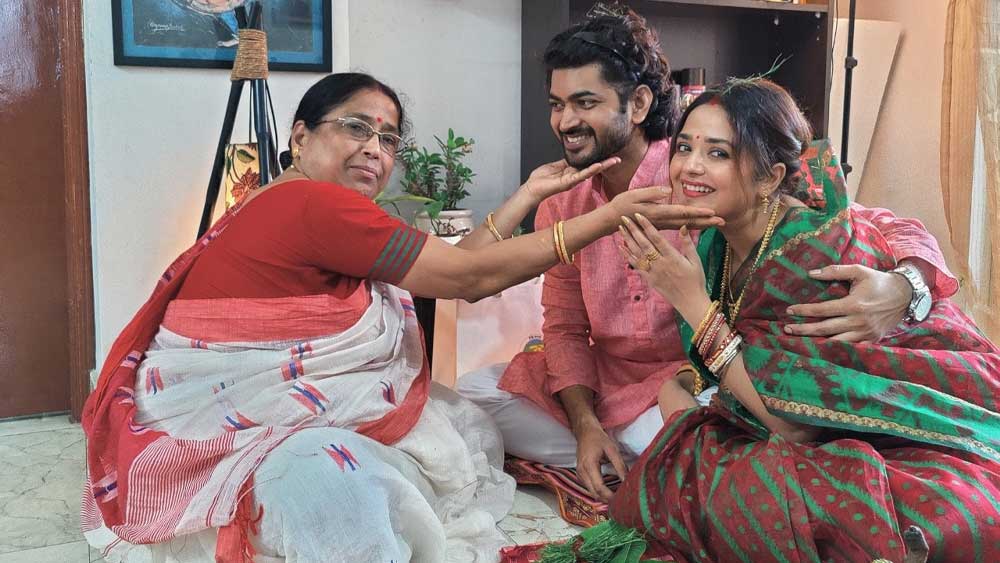 Jamaishashthi special: Om Sahani And Mimi Dutta Are Enjoying Jamai Shashthi Celebration dgtl