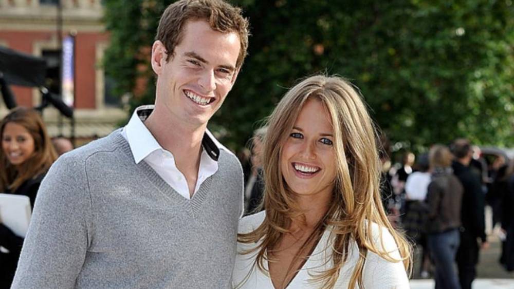 অ্যান্ডির স্ত্রী কিম জানিয়েছেন, ‘‘নিজের শরীরটাকে নিজের বলে মনে করে না ও। মনে করে ওর শরীরে টেনিস কোর্টের অধিকার। ওঁর সমর্থকদের অধিকার। তাই সেরে ওঠার পর থেকেই নিজেকে তৈরি করতে শুরু করে দিয়েছিলেন অ্যান্ডি। যাতে খেলার সুযোগ পেলেই মাঠে নেমে পড়তে পারেন।’’