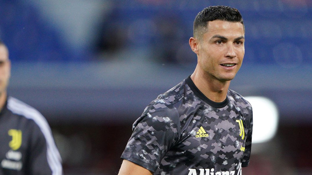 কিন্তু তত দিনে অনেকটাই দেরি হয়ে গিয়েছিল। তাই ৩ ছেলেমেয়ের পর জন্ম দিতে বাধ্য হয়েছিলেন এই চতুর্থ সন্তানকেও।