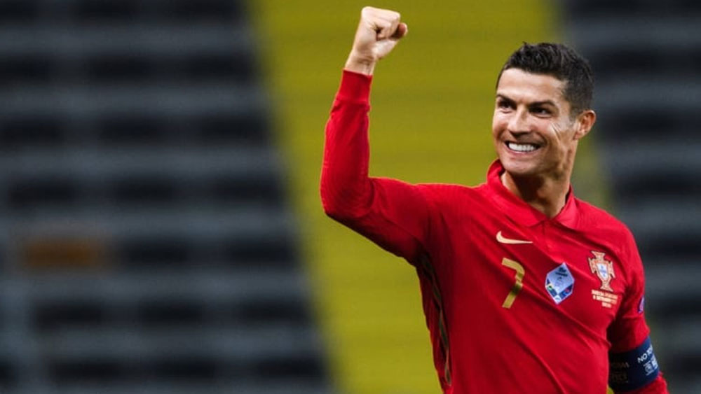 মা মারিয়া ডলোরেস ছিলেন রাঁধুনী। বাবা পুরসভার বাগান দেখাশোনা করতেন। নামমাত্র উপার্জনের টাকায় মত্ত অবস্থায় বাড়ি ফেরায় নিত্যদিন ঝামেলা লেগেই থাকত মা-বাবার মধ্যে।