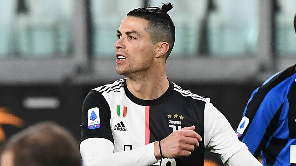 একটি ঘরেই বাস ছিল ৪ ভাইবোন এবং মা-বাবার। সেই ঘরেরই এক প্রান্তে পড়ে থাকত ৪ ছেলেমেয়ে।