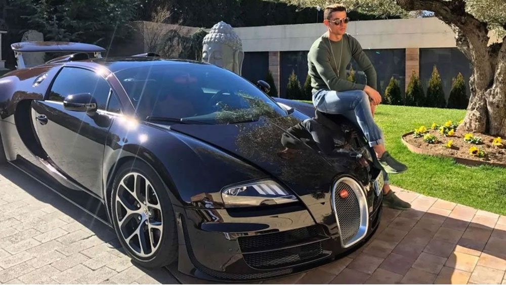 এ ছাড়া ল্যাম্বরগিনি, বেন্টলে জিটি স্পিড, অ্যাস্টন মার্টিন ডিবি৯, অডি, রোলস রয়েস ফ্যান্টম এবং ফেরারি ৫৯৯ জিটিও-ও রয়েছে তাঁর সংগ্রহে।