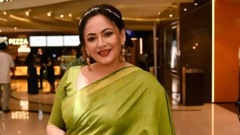 শ্রীলেখাকে ‘সেক্সি’ বলতে লজ্জা পাচ্ছিলেন নেটাগরিক, সাহায্য করলেন অভিনেত্রী