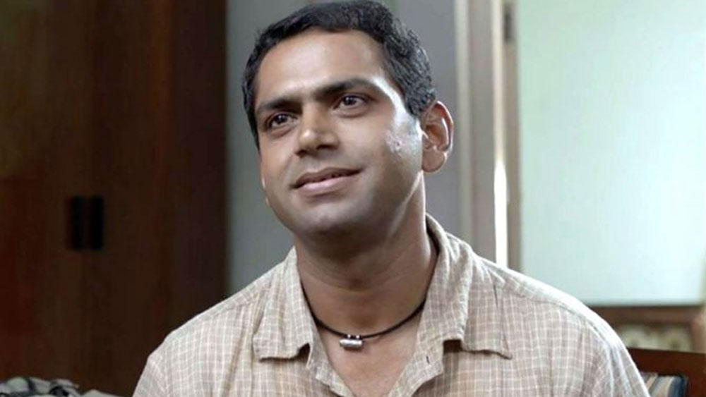 স্নাতক হওয়ার পর আর পাঁচটা মধ্যবিত্ত পরিবারের ছেলের মতো শারিবও চাকরির খোঁজ শুরু করেন। ছোটখাটো নানা কাজে যোগ দিয়েছেন। পাশাপাশি অভিনয়ে সুযোগ পাওয়ার চেষ্টাও করে যাচ্ছিলেন। অভিনয়ে আসার আগেই ২০০৩ সালে তাঁর বিয়ে হয়।