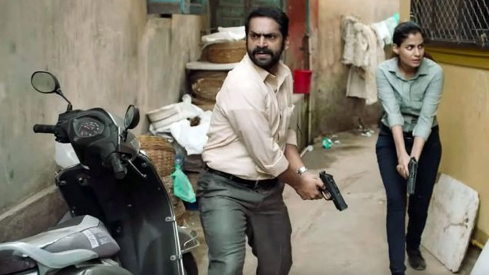 কিন্তু সময় যত এগিয়েছে অভিনয় দক্ষতা নিয়ে নিজের প্রতি তাঁর বিশ্বাস কমতে শুরু করে। তার উপর ছোট থেকে নিজের কম উচ্চতা নিয়েও তিনি যথেষ্ট হীনমন্যতায় ভুগতেন। সব মিলিয়ে নিজের স্বপ্ন, বাবার স্বপ্ন প্রায় ভুলতে বসেছিলেন।