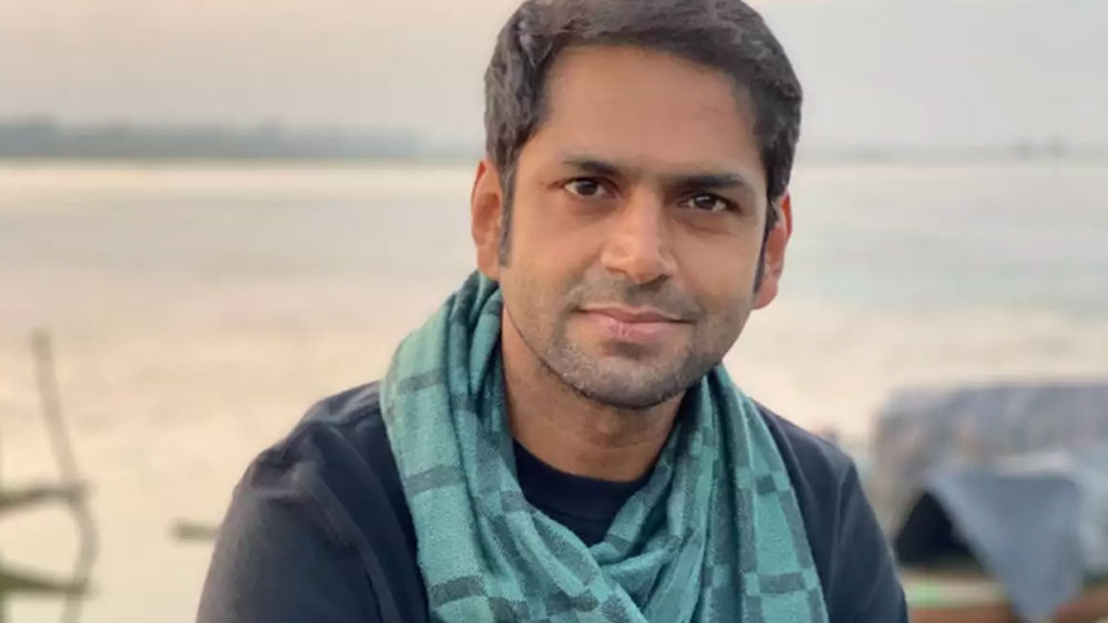 নতুন করে অভিনয়ে সুযোগ পাওয়ার জন্য খোঁজখবর নেওয়া, অডিশন দেওয়া— সবই শুরু করেন তিনি। সে সময় ‘ধোবি ঘাট’ ছবির অডিশন চলছিল। অডিশনে ডাক পান। ছবিতে প্রতীক বব্বরের ভাইয়ের ভূমিকায় সুযোগও পেয়ে যান।