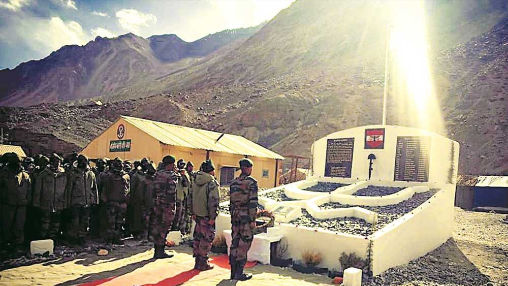 সেনার পশ্চিম কমান্ডের সদর দফতর চণ্ডীমন্দিরে। গত ১৩ জানুয়ারি সেখানেই বীরত্বের জন্য সেনাকর্মী এবং আধিকারিকদের পুরস্কৃত করার অলঙ্করণ সমারোহের আয়োজন করা হয়েছিল।