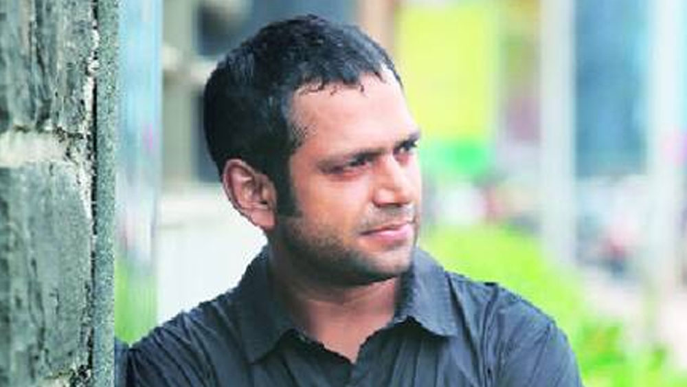 শেষে একটি টিভি চ্যানেলের কাজে যোগ দেন। এর তিন মাস পরেই স্বপ্ন পূরণের সিঁড়িটা দেখতে পান শারিব। যশ রাজ ফিল্মের কাস্টিং পরিচালকের ফোন পান তিনি। শারিবের একটি স্বপ্ন দৈর্ঘ্যের ছবি দেখে মুগ্ধ হয়েছিলেন তিনি। ‘যব তক হ্যায় জান’ ছবির অডিশনে তাই ডেকে পাঠান শারিবকে।