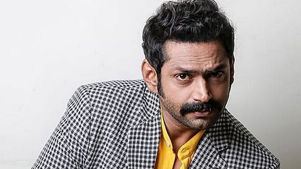 সব কিছুই যেন স্বপ্নের মতো লাগছিল শারিবের। যশ রাজ ফিল্মসের সঙ্গে শ্যুটিং শুরু হওয়ার কয়েক দিনের মধ্যে আরও অবাক হয়ে যান তিনি যখন ‘ফিল্মিস্তান’ ছবির জন্যও প্রস্তাব আসে তাঁর কাছে।