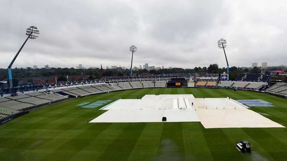 ২২ জুন। টেস্ট চ্যাম্পিয়নশিপের পঞ্চম দিন। চতুর্থ দিন বৃষ্টির পূর্বাভাস না থাকলেও পঞ্চম দিনে ফের বৃষ্টির প্রবল সম্ভাবনা দেখছেন আবহবিদেরা। সঙ্গে ৩২ কিলোমিটার গতিবেগে হাওয়া।