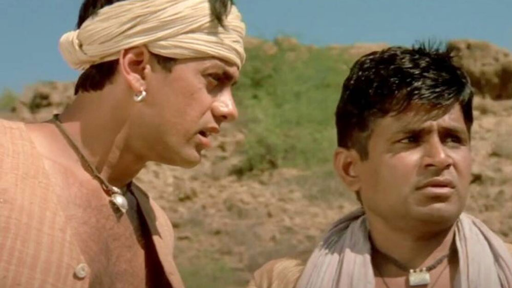 ‘সালাম বম্বে’, ‘লগান’, ‘ওয়াটার’ এবং ‘নিউটন’- তাঁর সবচেয়ে প্রশংসিত ছবি। ভাল অভিনয়ের জন্য ‘সিলভার পিকক বেস্ট অ্যাক্টর অ্যাওয়ার্ড’ পেয়েছেন। খুব কম ভারতীয়ই এই পুরস্কার পেয়েছেন। তিনি ‘লগান’-এর ভুরা। রঘুবীর যাদব। ওই ছবিতে তাঁর পারিশ্রমিক ছিল ২ লাখ টাকা।