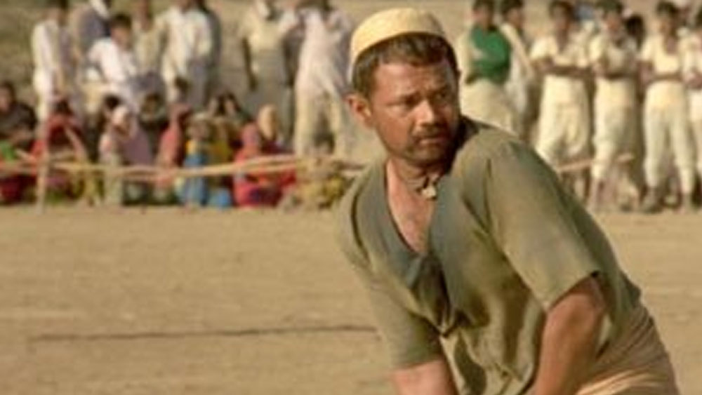 রাজ যুৎসি ওরফে ‘লগান’-এর ইসমায়েল। দলের  সবচেয়ে ঠান্ডা মাথার খেলোয়াড় ছিলেন। অনেকেই জানেন না ৬০ বছরের এই অভিনেতা ইমরান খানের সৎ বাবা। ওই ছবিতে পারিশ্রমিক নিয়েছিলেন ২ লাখ।