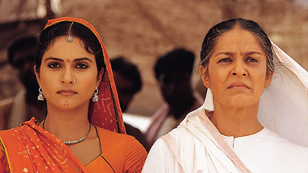 বলিউড-সহ দেশের বিনোদন দুনিয়ার অত্যন্ত পরিচিত নাম সুহাসিনী। মৃণাল সেনের ‘ভুবন সোম’ ছবির সূত্রে সিনেমায় আসা অভিনেত্রী এক সময়ে কাজ করেছেন সত্যজিৎ রায়ের সহকারী হিসেবে। ৫৯ বছর বয়সে এই অভিনেত্রী অধ্যাপক অতুল গুর্তুর সঙ্গে দ্বিতীয় বিয়ে করে চর্চায় উঠে এসেছিলেন। আজ তাঁর বয়স ৭০ বছর। এখনও সক্রিয় তিনি। ‘লগান’ ছবিতে পারিশ্রমিক ছিল ২ লাখ টাকা।