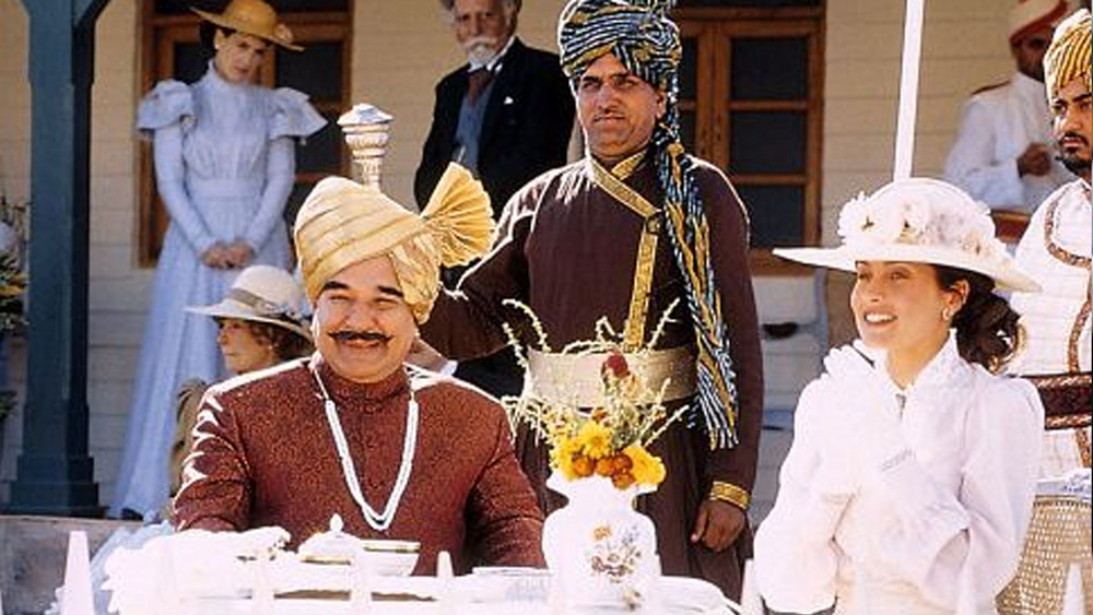 বলিউডের খুব পরিচিত মুখ কুলভূষণ খরবন্দা। রাজা পূরণ সিংহ-এর চরিত্রে অভিনয় করেছিলেন তিনি। ৭৬ বছরেও কুলভূষণ আজও সিনেমা, ওয়েব সিরিজ এবং টেলিভিশনে চুটিয়ে অভিনয় করে চলেছেন। ‘লগান’-এ তাঁর পারিশ্রমিক ছিল ৩ লাখ টাকা।