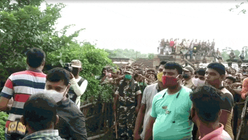 কালিয়াচক হত্যাকাণ্ড: পরিবারের ৪ জনের কঙ্কাল উদ্ধার বাড়ির  নীচে জলের ট্যাঙ্ক থেকে 