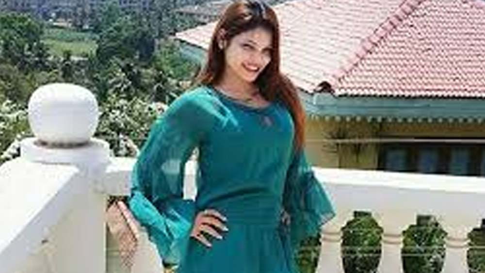 ১৯৯০ সালে উত্তরাখণ্ডের হরিদ্বারে জন্ম তাঁর। পড়াশোনা করেছেন উত্তরপ্রদেশের চিত্রকূট ইন্টার কলেজ থেকে।