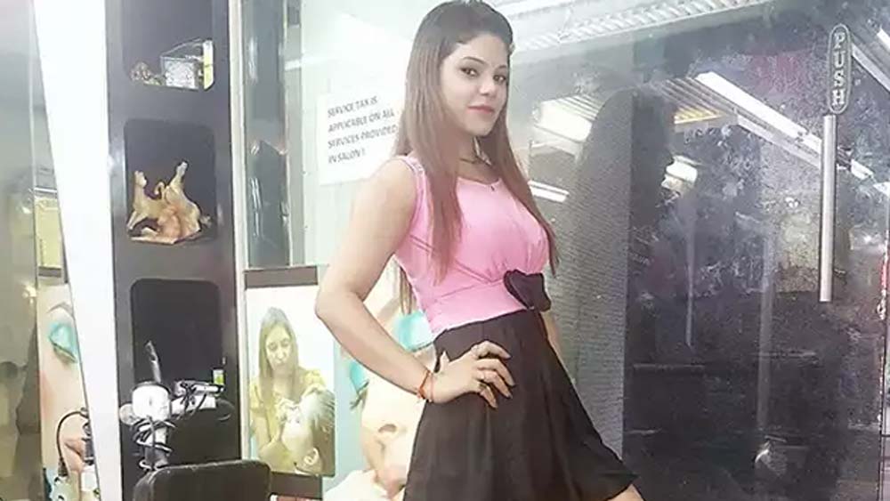 বিজয়ের এই কীর্তি সামনে আসার পরই তাঁকে ডিভোর্স দিয়ে দেন কৃতিকা। তার পর মু্ম্বইয়ের লোখান্ডওয়ালার একটি এক কামরায় ফ্ল্যাটে একা থাকতে শুরু করেন।