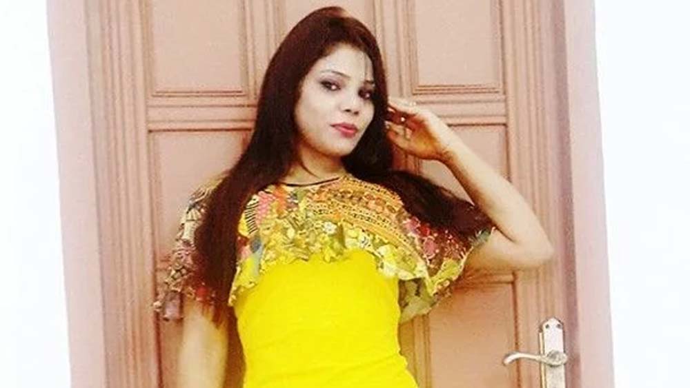 এক কামরায় ওই ফ্ল্যাটের শীতাতপ নিয়ন্ত্রিত যন্ত্র তখনও চালু ছিল। তাঁর ঘরের মূল্যবান জিনিসপত্র চুরি যাওয়ারও কোনও প্রমাণ মেলেনি।