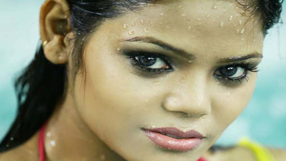 এই ঘটনায় প্রথমেই প্রাক্তন স্বামী বিজয়কে আটক করে জেরা শুরু করে পুলিশ। কিন্তু বিজয় এই খুনের সঙ্গে জড়িত ছিলেন না। পরে সিসিটিভি ক্যামেরা দেখে দুই ব্যক্তিকে গ্রেফতার করে পুলিশ।