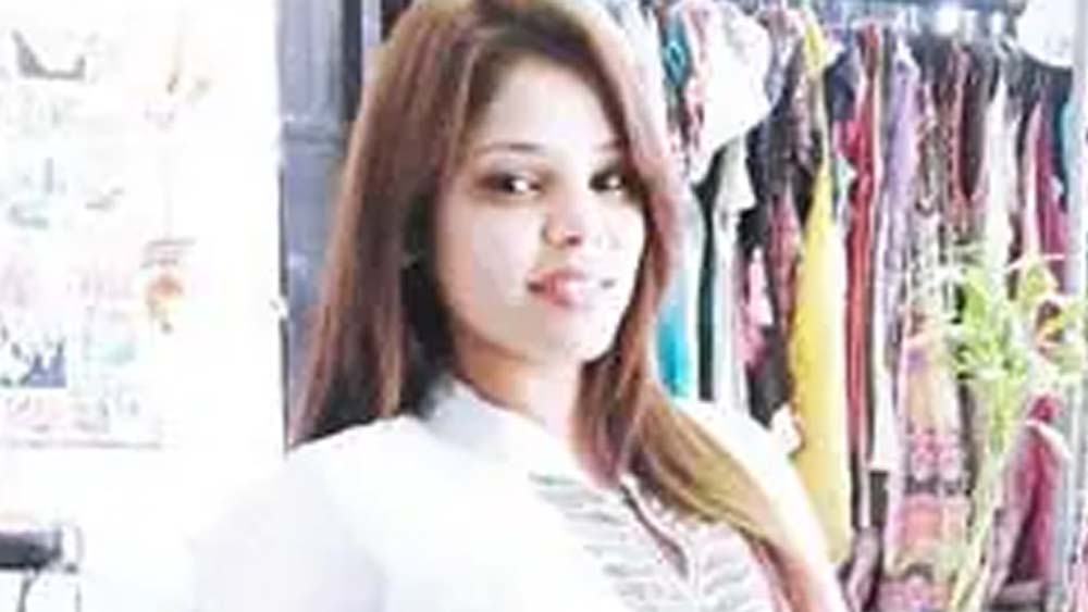 কৃতিকার ফ্ল্যাটে শেষ বার এঁদেরই ঢুকতে দেখা গিয়েছিল। জেরায় ওই দু’জন খুনের কথা স্বীকারও করেন। কিন্তু খুনের কারণ জেনে হতচকিত হয়ে যায় পুলিশ।