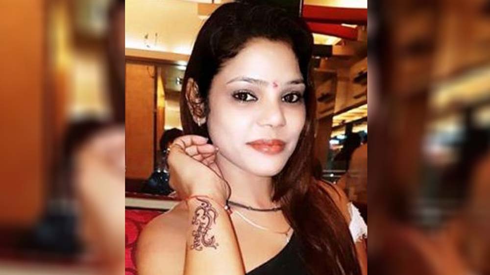 শেষে ওই ৬ হাজার টাকার জন্যই খুন হন কৃতিকা। ধারালো অস্ত্র নিয়ে কৃতিকার মাথায় বারবার আঘাত করে তাঁকে খুন করা হয়। অতিরিক্ত রক্তক্ষরণের ফলে মৃত্যু হয় তাঁর।