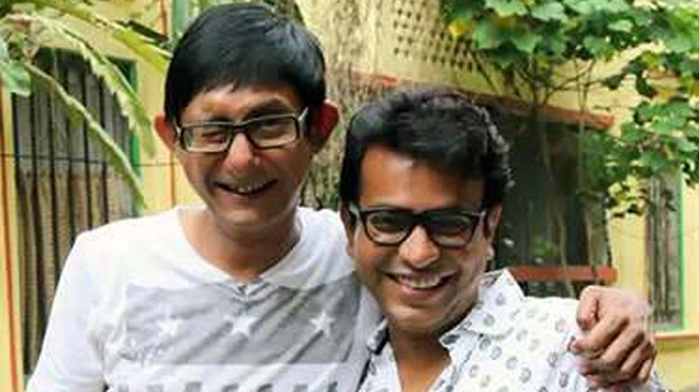 কাঞ্চনের বাবা ছিলেন কারখানা কর্মী। তাঁর সামান্য রোজগারে সংসার চলত। বড় ছেলে হওয়ায় পরিবারের হাল ধরতে অনেক কিছুই করতে হয়েছে তাঁকে।