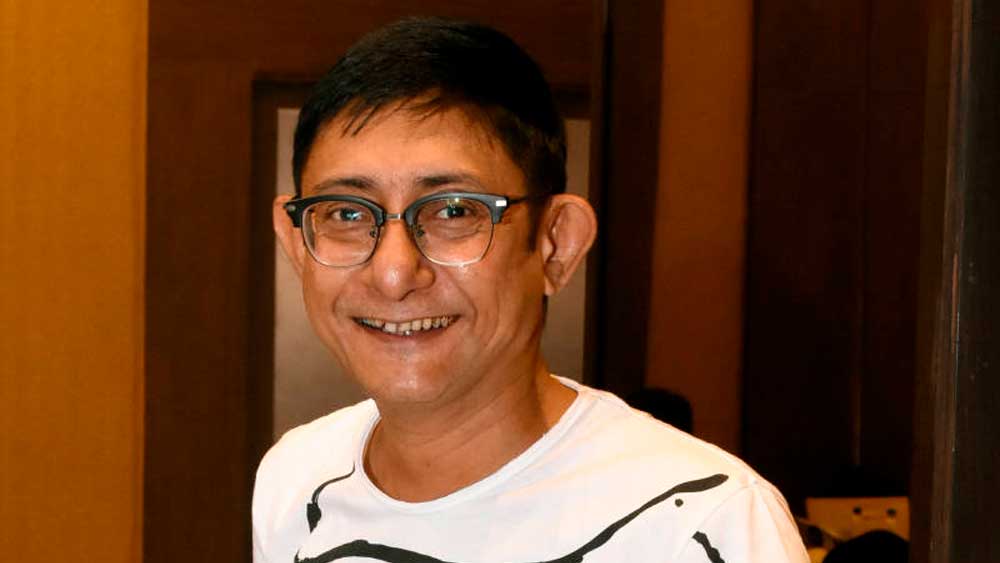 তার পর ক্রমশ দিদির দিকে ঝুঁকে পড়েছেন। তবে দলীয় রাজনীতিতে এর আগে পা বাড়াননি। ২০২১-এর বিধানসভা নির্বাচনে পা রেখেই বাজিমাত! উত্তরপাড়া কেন্দ্রের বিধায়ক তিনি।