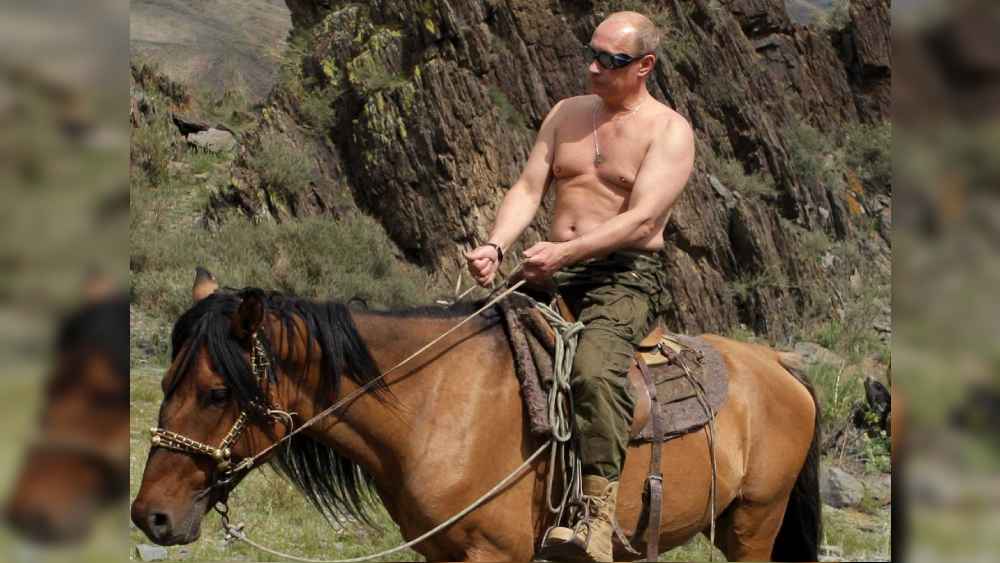 সম্প্রতি রাশিয়ার সর্বেসর্বা ভ্লাদিমির পুতিন রাশিয়ার সেনাবাহিনীকে আরও শক্তিশালী করারর নির্দেশ দিয়েছিলেন।