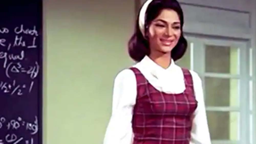 ১৯৭৩ সালে মুক্তি পাওয়া মৃণাল সেনের ‘পদাতিক’ ছবির নায়িকাও হয়েছেন সিমি। সমান্তরাল ছবির পাশাপাশি বাণিজ্যিক ছবিতেও প্রসার জমাতে শুরু করেছিলেন তিনি।