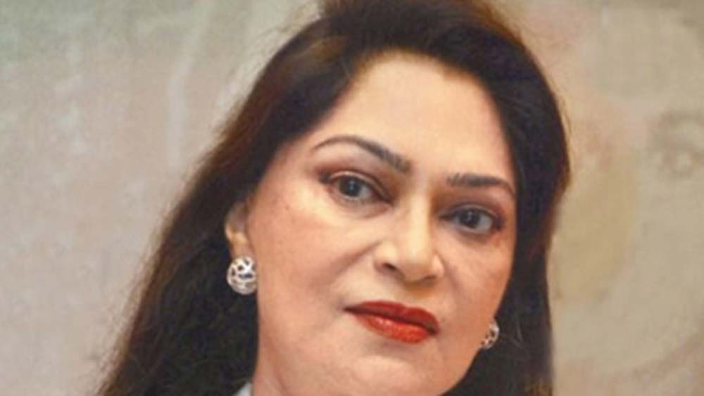 সিমির বর্ণময় জীবনের সঙ্গে কখনও জামনগরের মহারাজ, কখনও মনসুর আলি খান পটৌডী তো কখনও মনমোহন দেশাই, পঞ্জাবের প্রাক্তন রাজ্যপাল সলমন তাসের থেকে শুরু করে ঋষি কপূর— একাধিক পুরুষের নাম জড়িয়েছে।