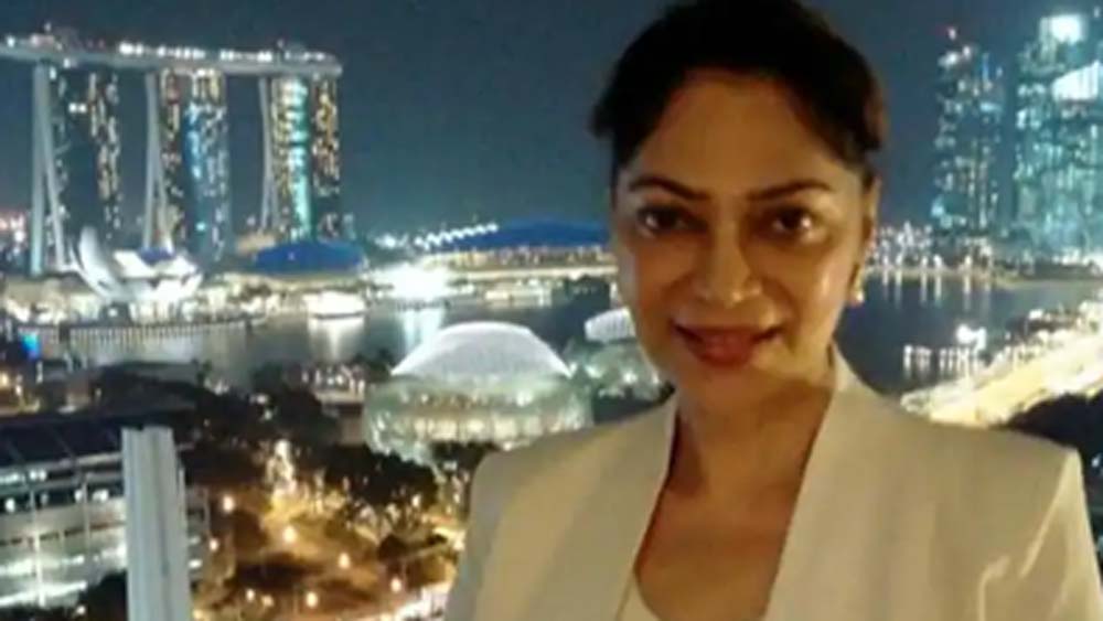 রানির সঙ্গে আদিত্য চোপড়ার প্রেম চলছিল সে সময়। সে খবর অবশ্য ইন্ডাস্ট্রির কেউই জানতেন না। কিন্তু সিমির কানকে ফাঁকি দিতে পারেননি রানি। শো-এ তাঁদের সম্পর্ক নিয়ে সরাসরি রানিকে প্রশ্ন করে বসেন সিমি।