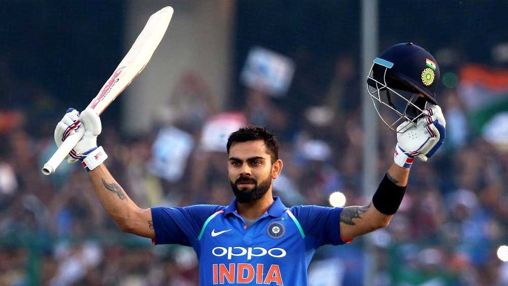 বিরাট কোহলীকে মনে করা হয় ভারতীয় ক্রিকেটে সচিনের উত্তরসূরি। মাস্টার ব্লাস্টারের রেকর্ড একমাত্র তিনিই ভাঙতে পারেন বলে মনে করা হচ্ছে। পড়াশোনার দিকেও কোহলী যেন সচিনের ভাবশিষ্য। দ্বাদশের পর আর পড়াশোনা করতে পারেননি তিনি।