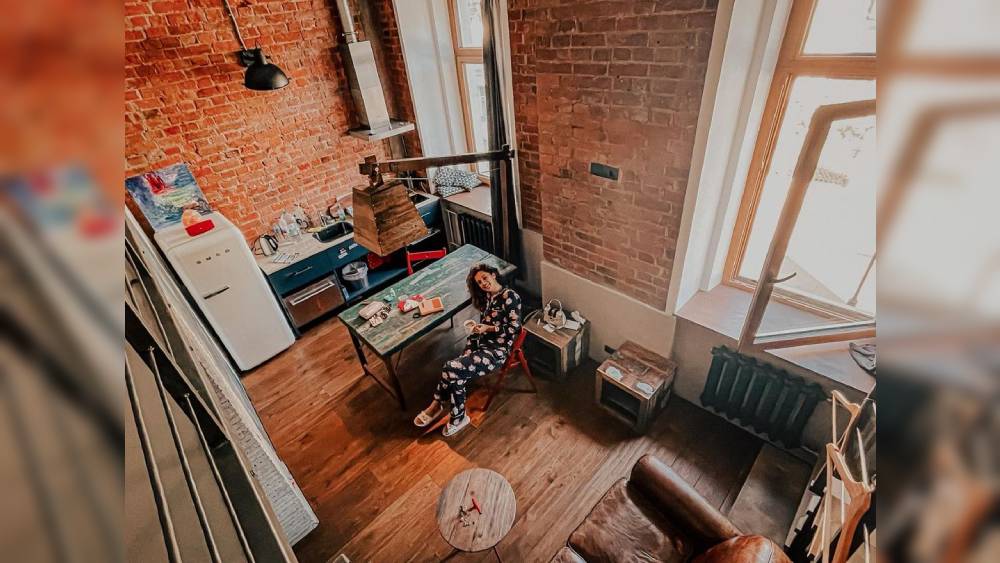 বেড়ানোর অনেক ছবি শেয়ার করেছেন তাপসীও।  এমনকী মস্কো কিংবা সেন্ট পিটার্সবার্গে তাঁরা যে বাড়িতে থাকছেন, সেই বাড়িটির ছবিও শেয়ার করেছেন তাপসী। 