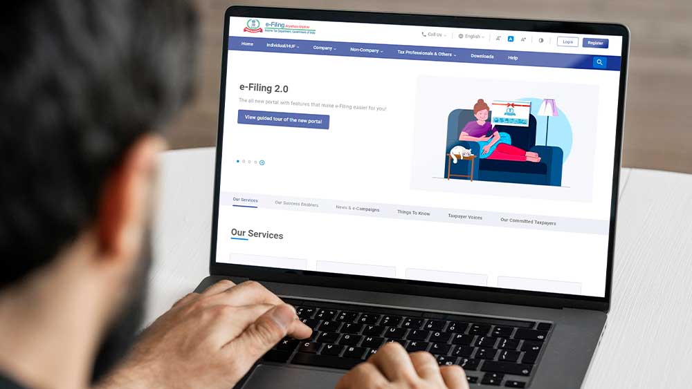 ইনকাম ট্যাক্সের অফিশিয়াল ওয়েবসাইট  www.incometax.gov.in-এ যান। 