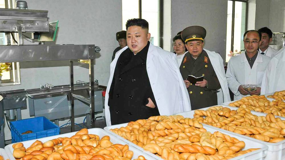 কিছু দিন আগেই উত্তর কোরিয়ার শাসক দল ওয়ার্কার্স পার্টির কেন্দ্রীয় কমিটির বৈঠকে উপস্থিত ছিলেন কিম। সেখানে দলের নেতাদের অবিলম্বে দেশের খাদ্য সঙ্কটের সমস্যার সমাধান করার নির্দেশ তিনি।