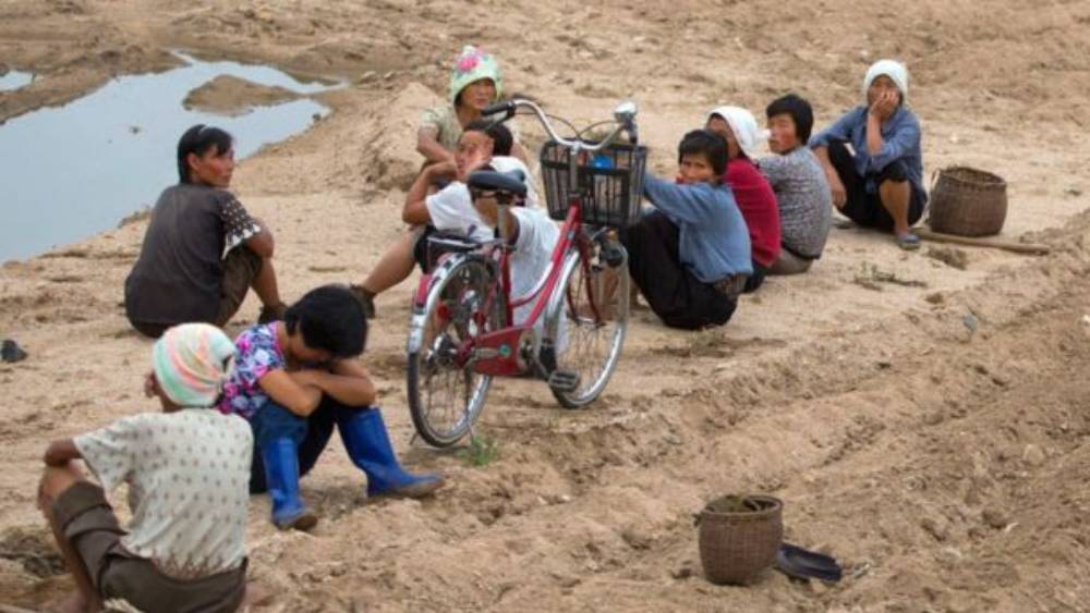 ওই দুর্ভিক্ষে কত লোকের মৃত্যু হয়েছিল তার কোনও সরকারি হিসেব সামনে আনা হয়নি। তবে বেসরকারি মতে কম করেও ৩০ লক্ষ মানুষ স্রেফ না খেতে পেয়ে মারা গিয়েছিলেন।