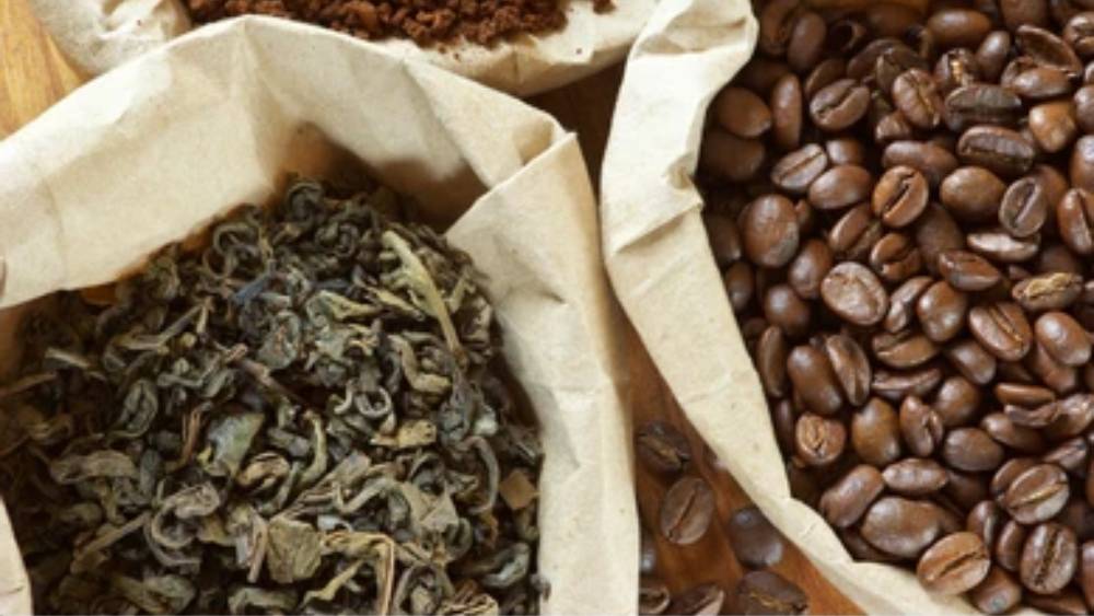 ভয়ঙ্কর বেড়েছে চা-কফির দামও। রাজধানী শহর পিয়ং ইয়াংয়ে এক কেজি চা পাতার দাম উঠেছে ভারতীয় মূদ্রায় ৫১৬৭ টাকা পর্যন্ত। কফির প্রতি কেজির দাম এসে ঠেকেছে ৭৩৮১ টাকায়।