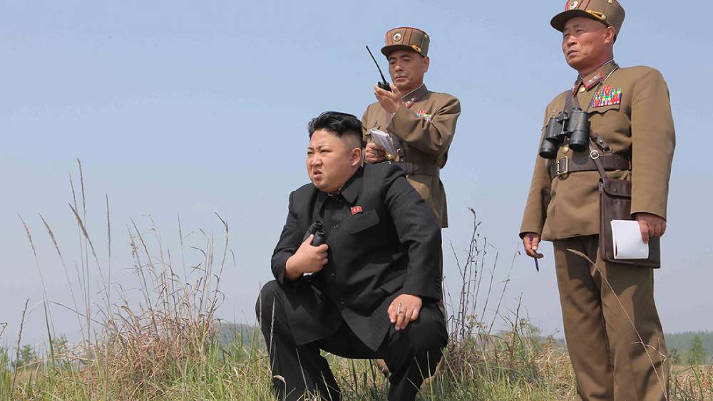 বিদেশ থেকে খাবার আমদানি করার রাস্তাও বন্ধ। করোনা মোকাবিলার পদক্ষেপ হিসেবে দেশের সমস্ত সীমান্ত আটকে দিয়েছেন তিনি। ফলে দেশ থেকে বাইরে বেরনোর যেমন উপায় নেই, তেমনই দেশের ভিতরে কিছু আসারও উপায় নেই।