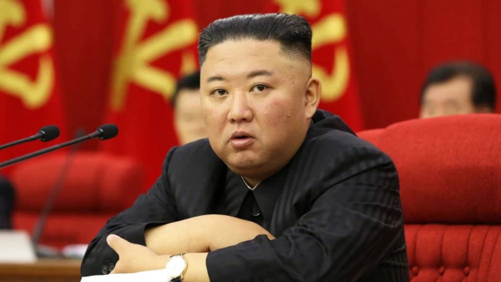 তার পরও অবশ্য আত্মনির্ভরতার বাণী শুনিয়েছেন কিম। কিন্তু বর্তমান খাদ্য সঙ্কটের পরিস্থিতিতে বিশ্বের সাহায্য অস্বীকার করে আত্মনির্ভর হতে চাইলে তার দাম দিতে হবে সাধারণ জনগণকেই, আশঙ্কা বিশেষজ্ঞদের।